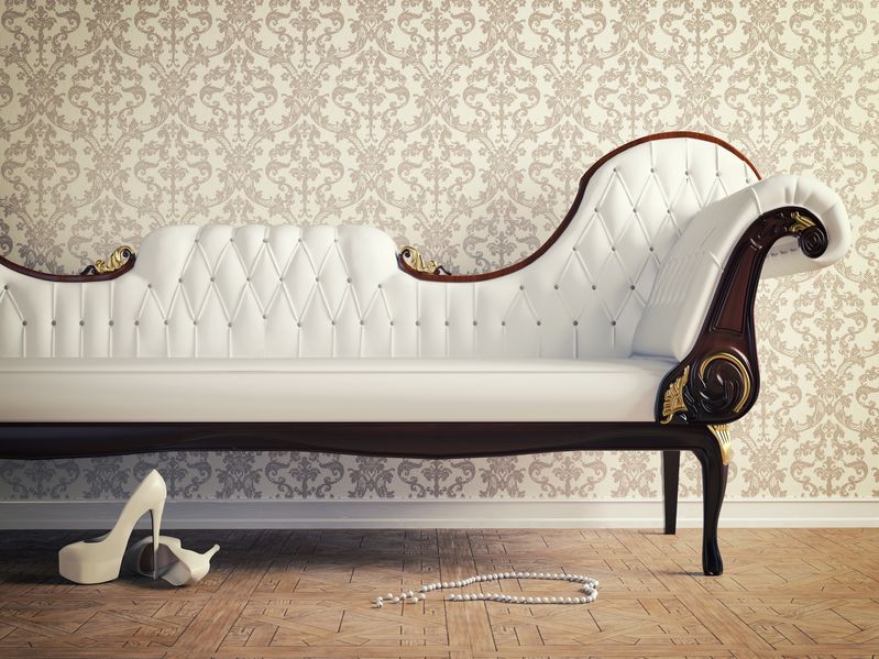 Canapé blanc luxe contre un mur