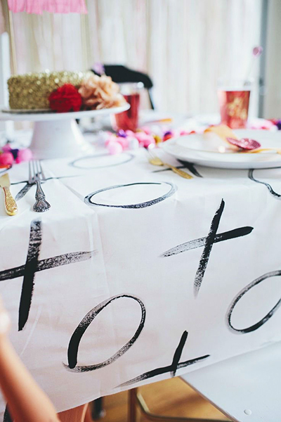 nappe dressée avec des dessins