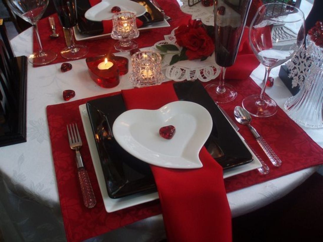 Deco de table St Valentin pour lui faire plaisir et le(la) surprendre